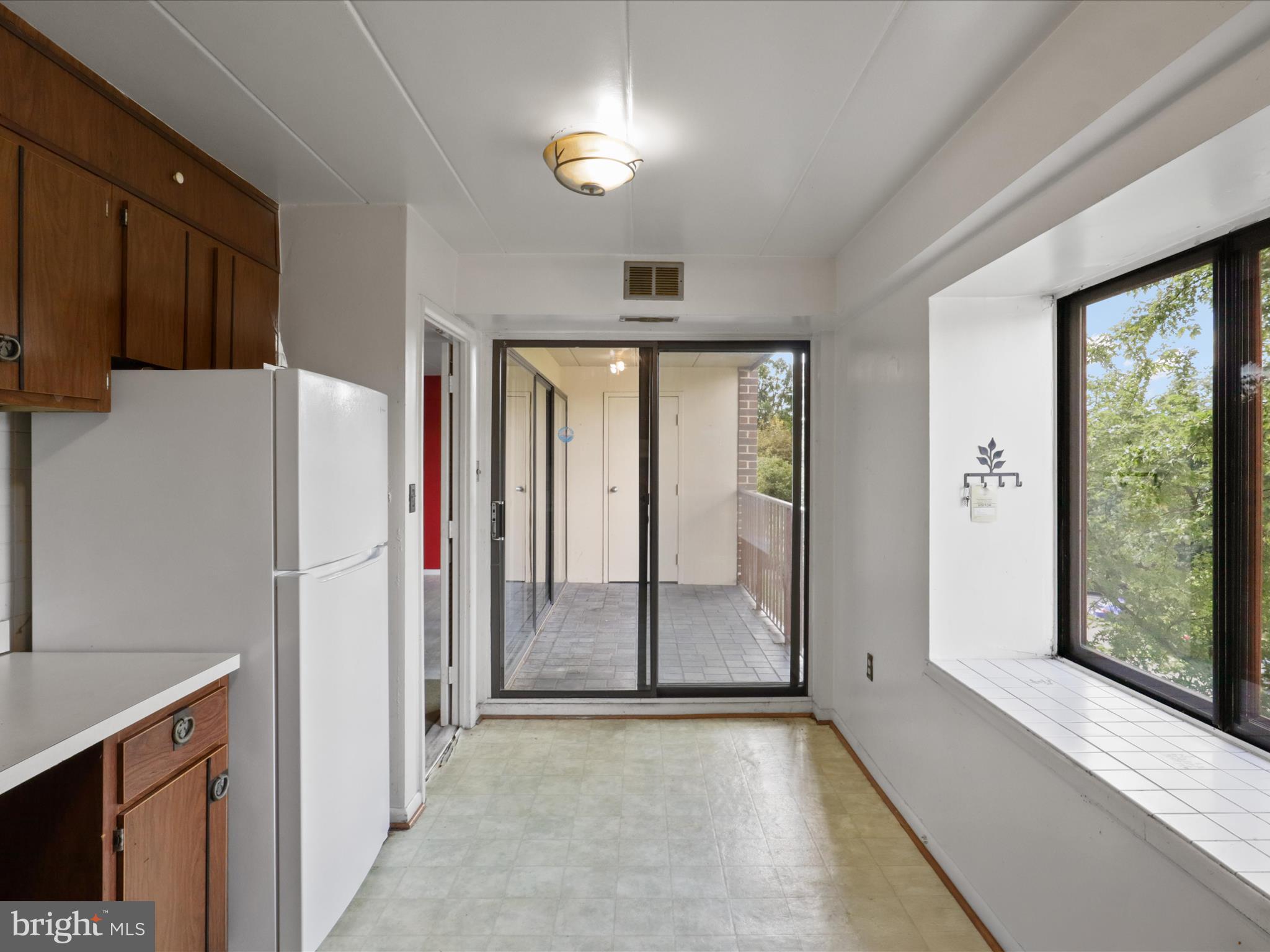 130 ROBERTS LANE 201