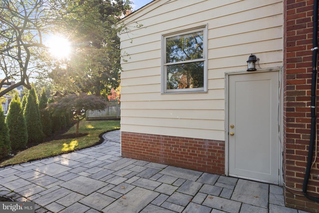715 W VIEW TERRACE