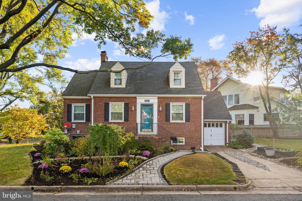 715 W VIEW TERRACE