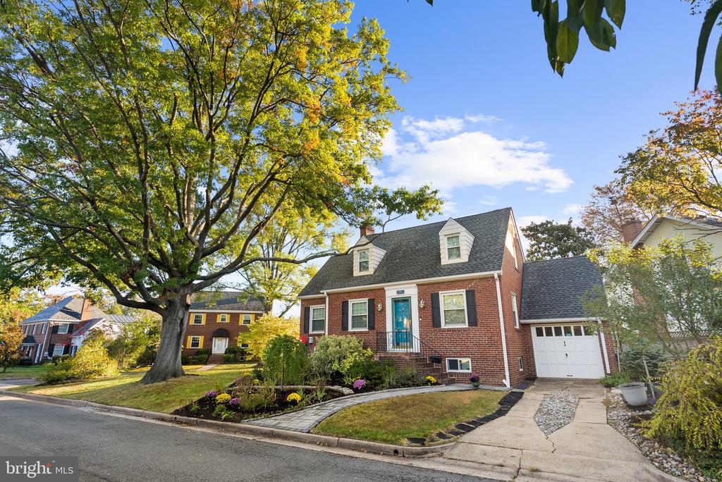 715 W VIEW TERRACE
