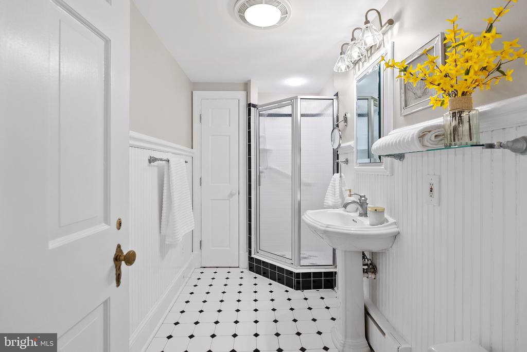 715 W VIEW TERRACE