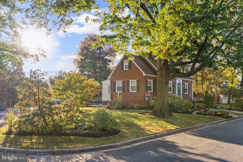 715 W VIEW TERRACE
