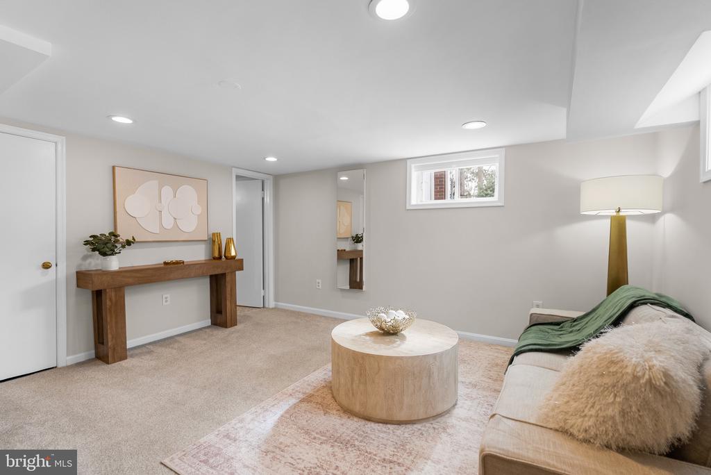 715 W VIEW TERRACE
