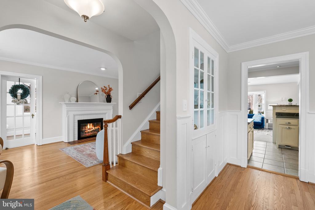 715 W VIEW TERRACE