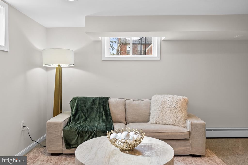 715 W VIEW TERRACE