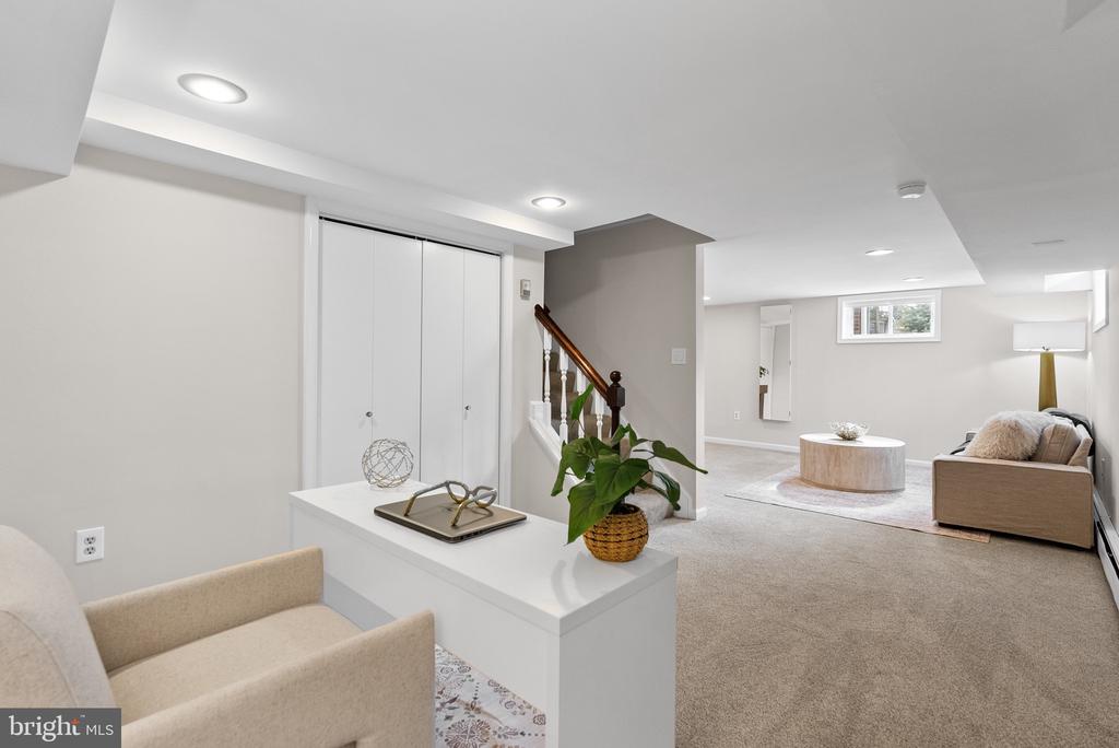 715 W VIEW TERRACE