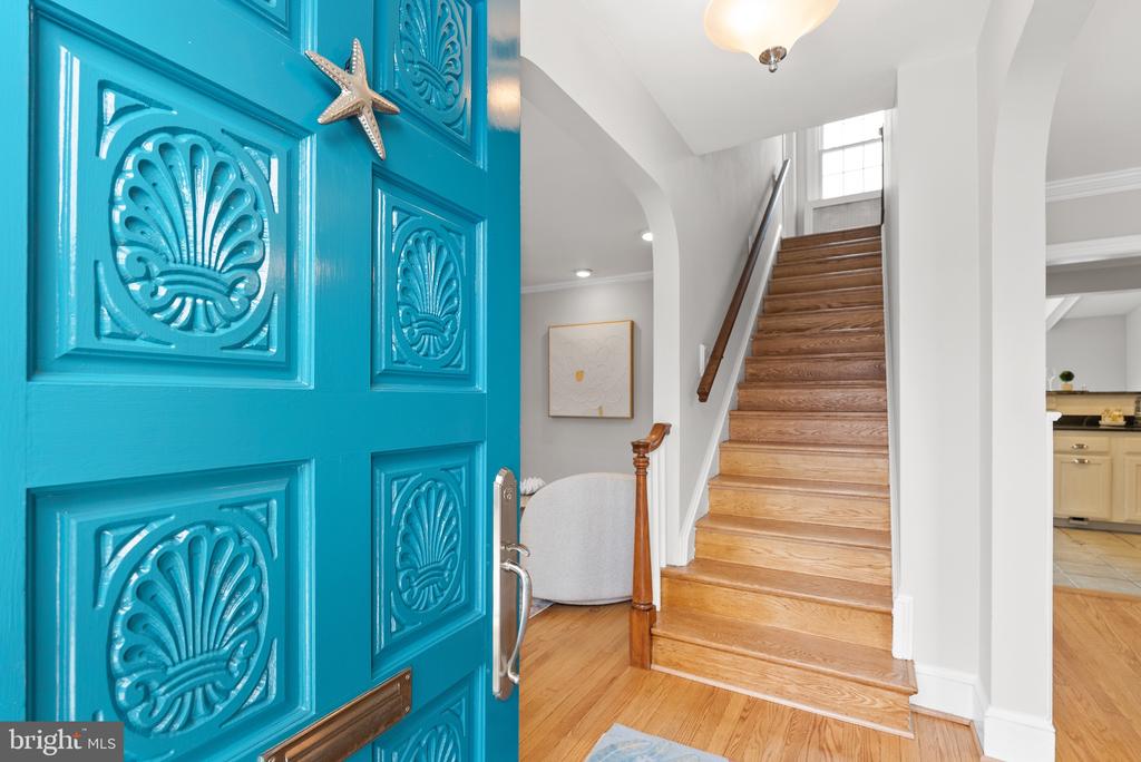 715 W VIEW TERRACE