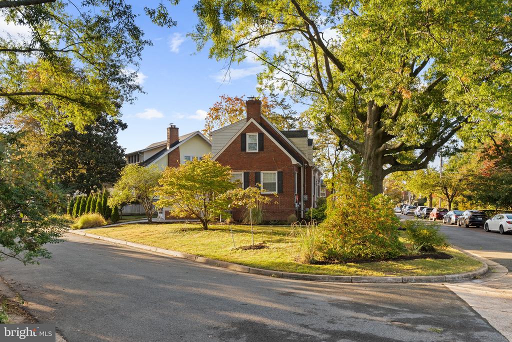 715 W VIEW TERRACE