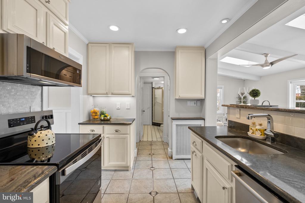 715 W VIEW TERRACE