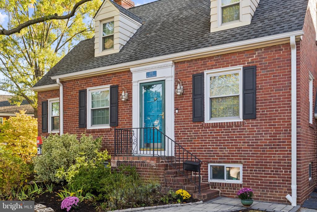 715 W VIEW TERRACE