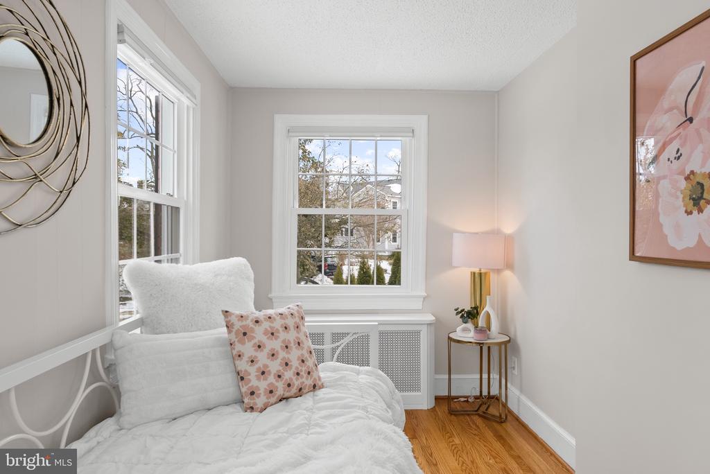 715 W VIEW TERRACE