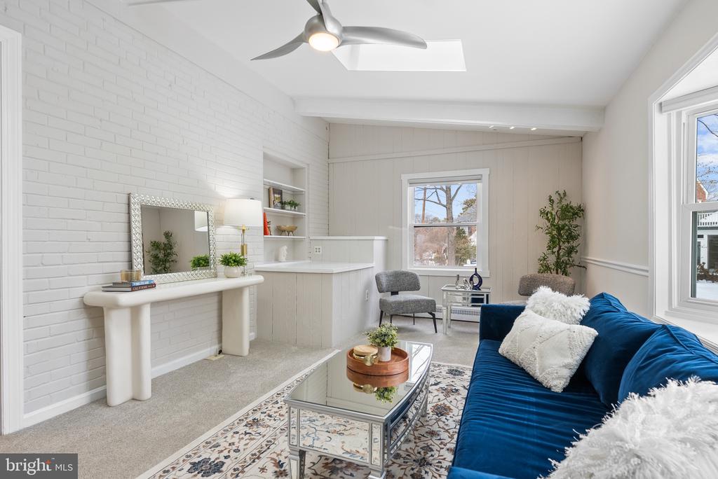 715 W VIEW TERRACE