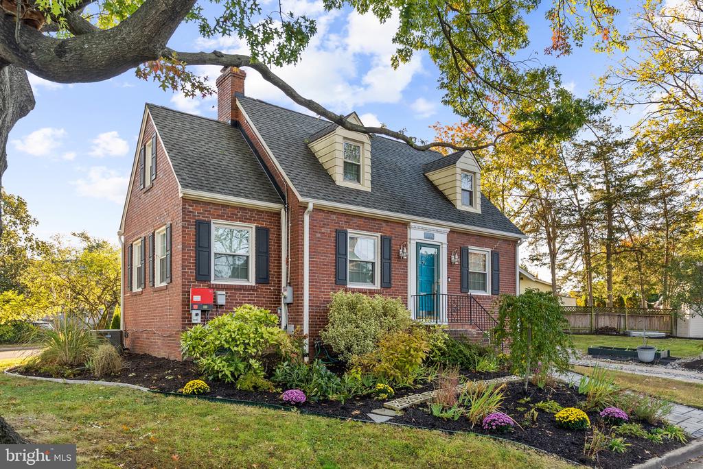 715 W VIEW TERRACE