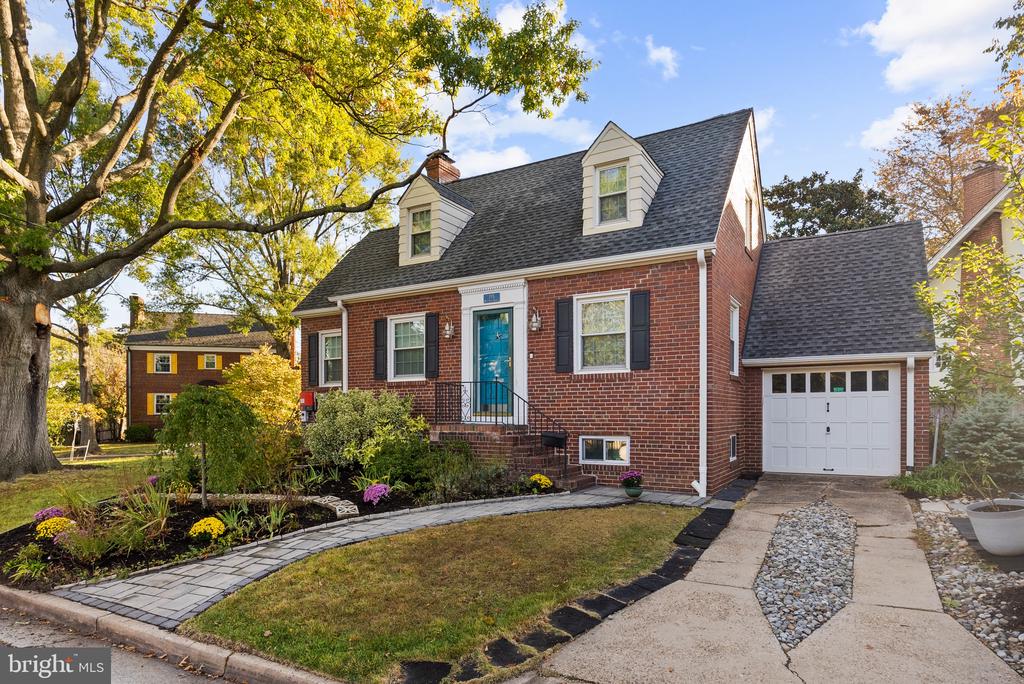 715 W VIEW TERRACE