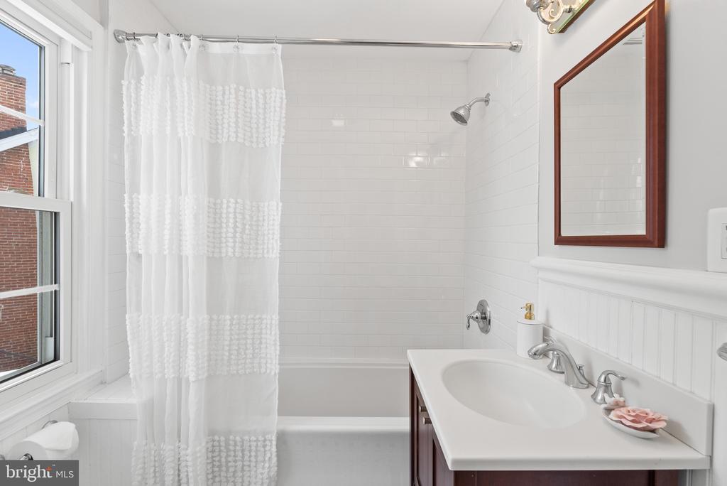 715 W VIEW TERRACE