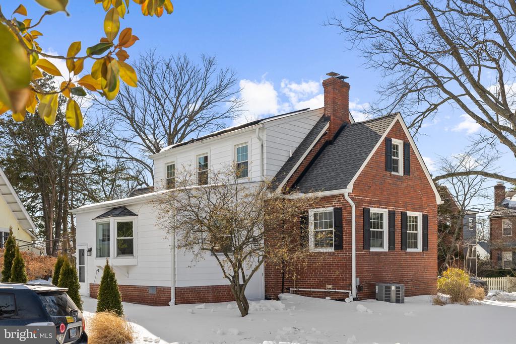 715 W VIEW TERRACE