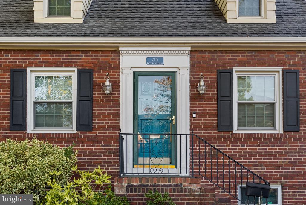 715 W VIEW TERRACE