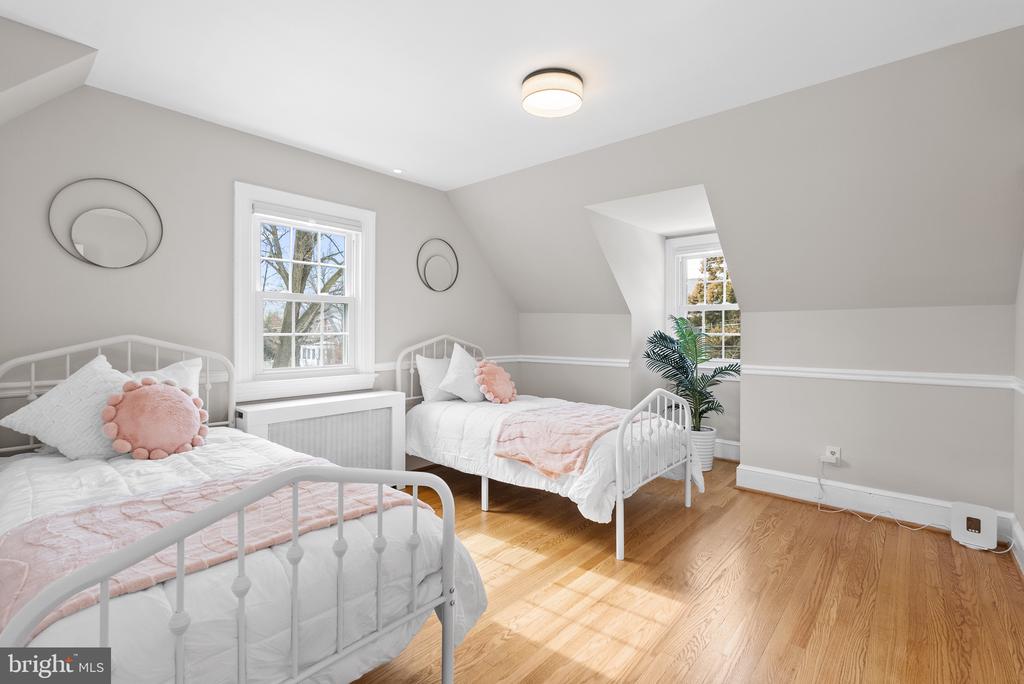 715 W VIEW TERRACE
