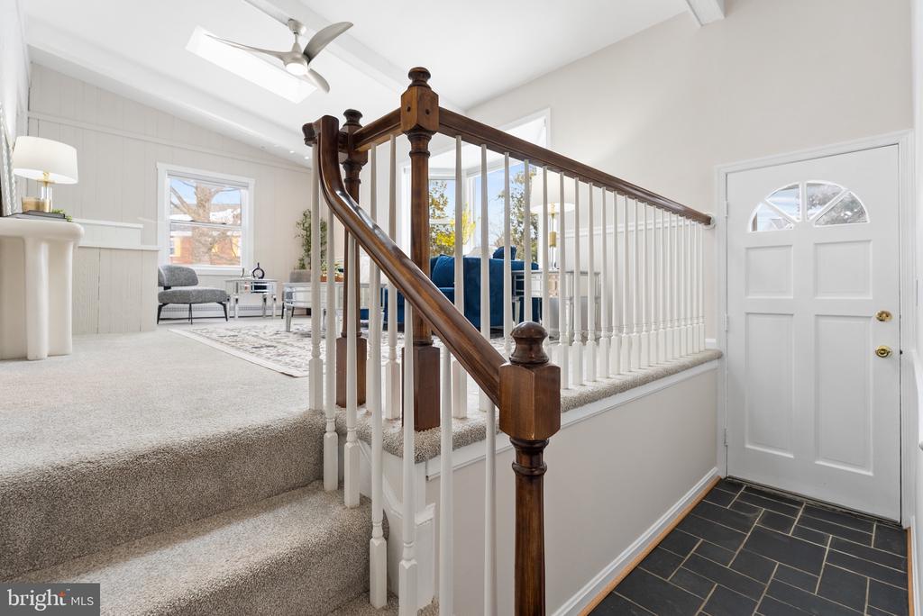 715 W VIEW TERRACE