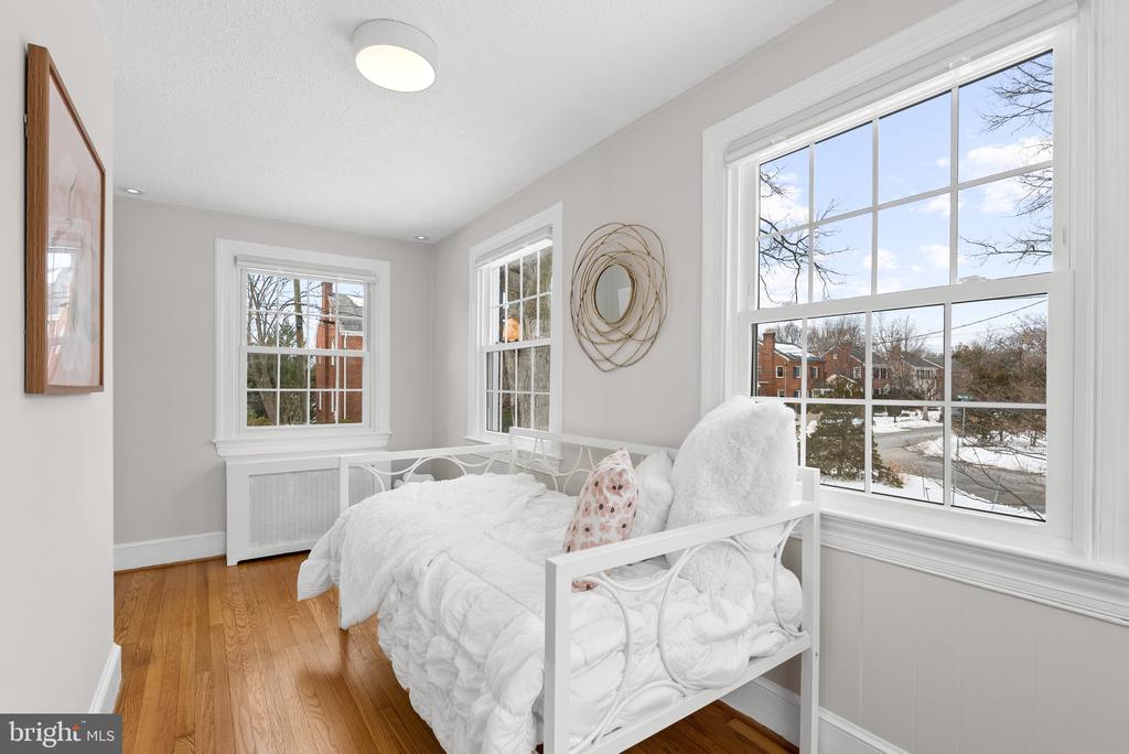 715 W VIEW TERRACE