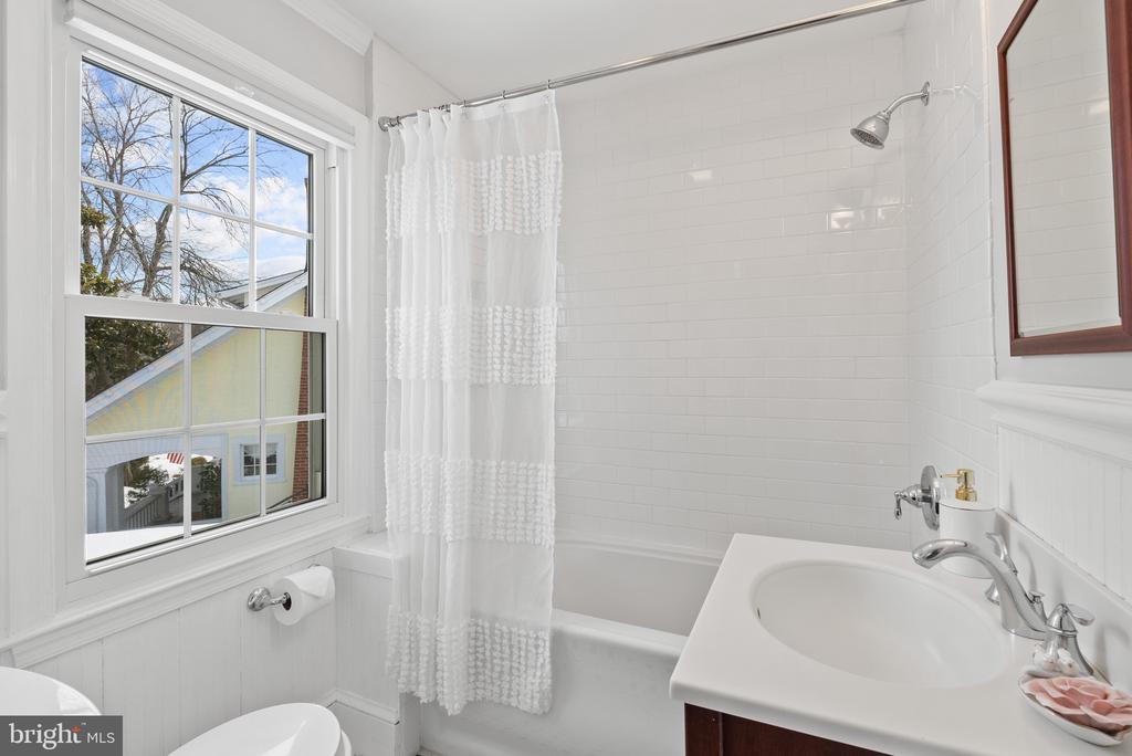 715 W VIEW TERRACE