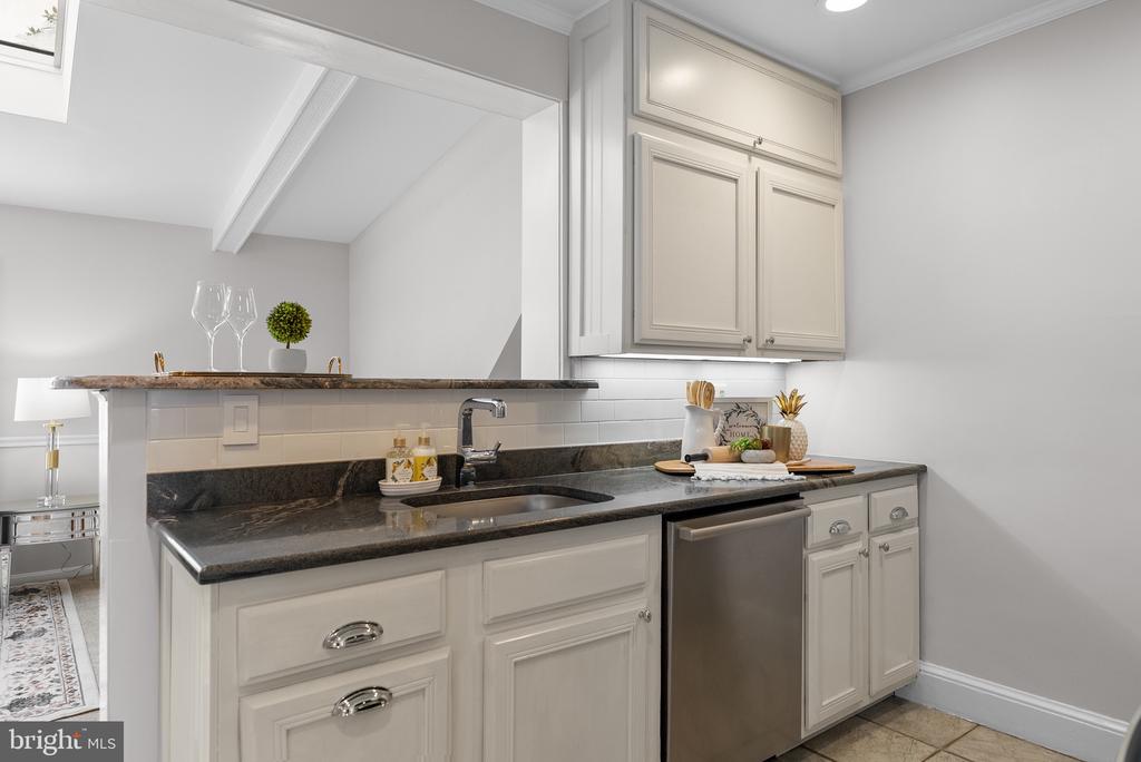 715 W VIEW TERRACE