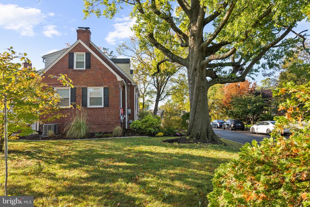 715 W VIEW TERRACE