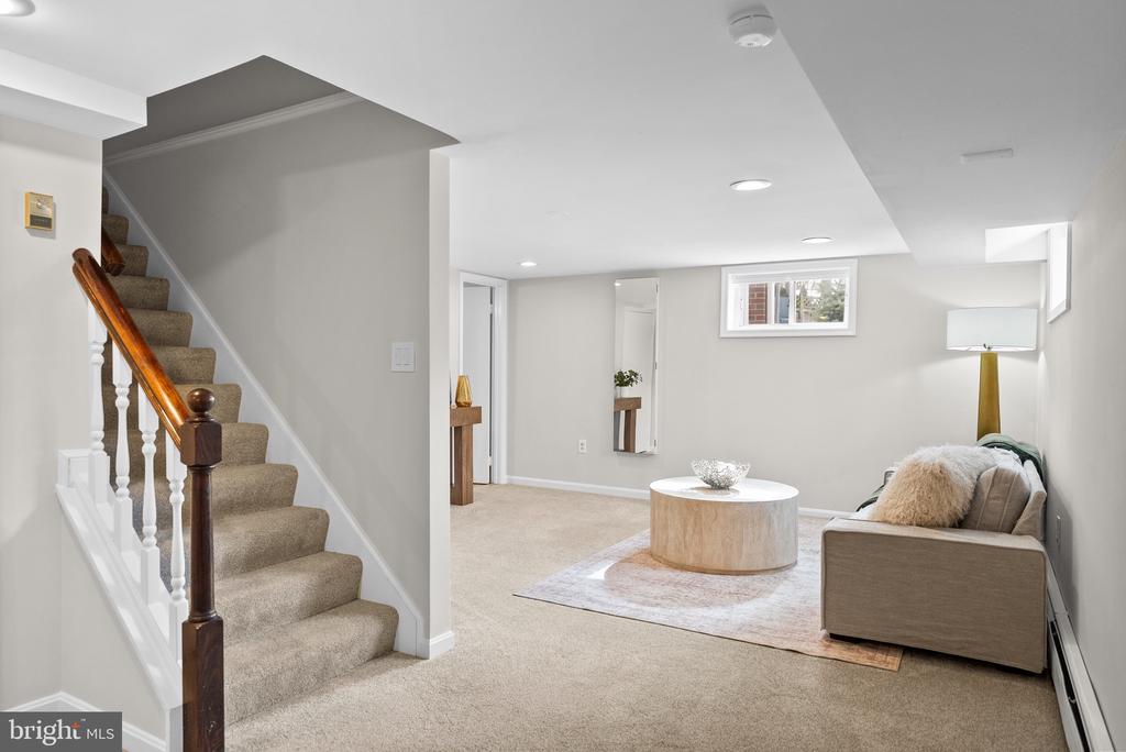715 W VIEW TERRACE