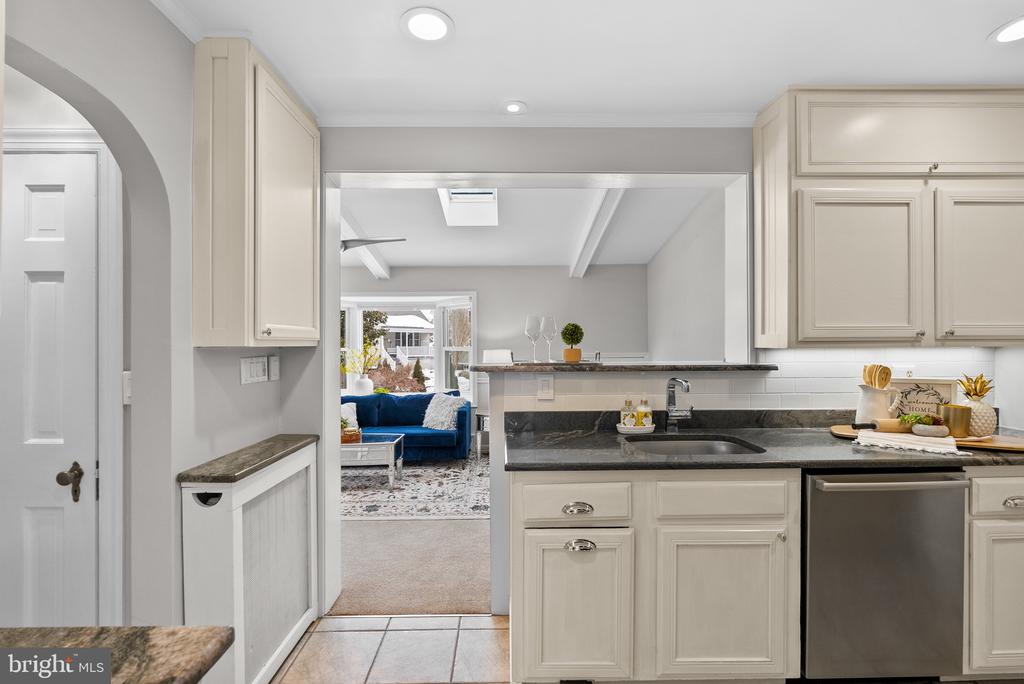715 W VIEW TERRACE