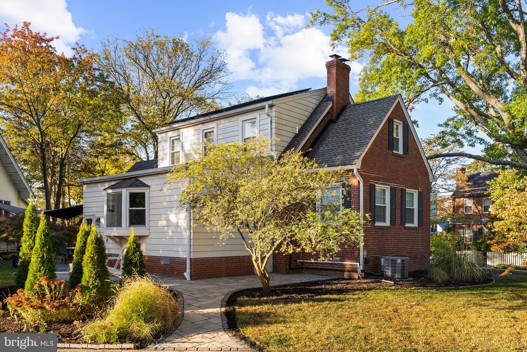 715 W VIEW TERRACE