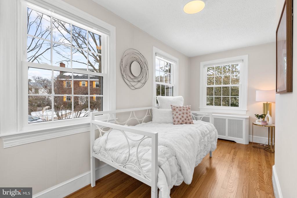 715 W VIEW TERRACE