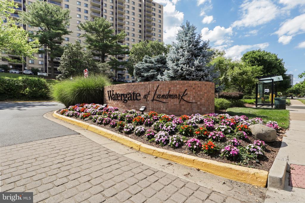 205 YOAKUM PARKWAY 1724