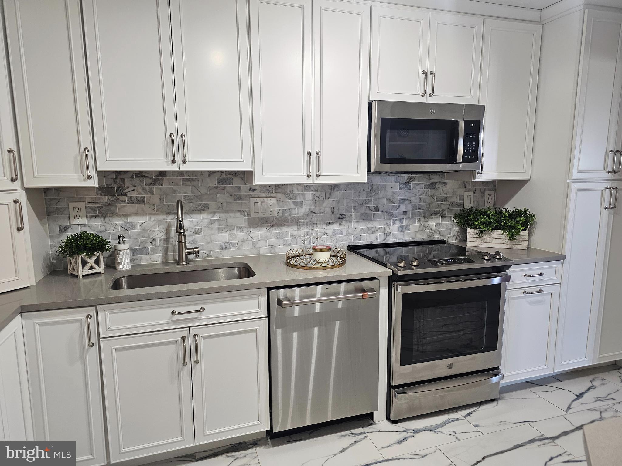 205 YOAKUM PARKWAY 1724