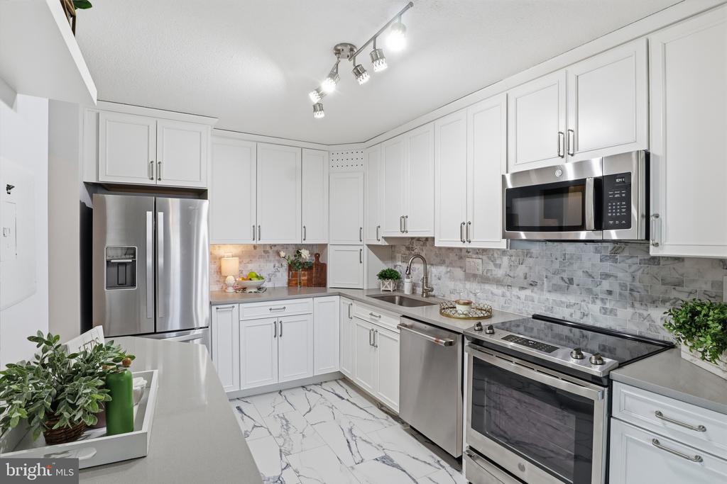 205 YOAKUM PARKWAY 1724