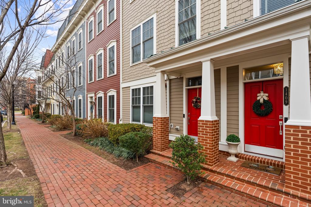 1409 VAN VALKENBURGH LANE