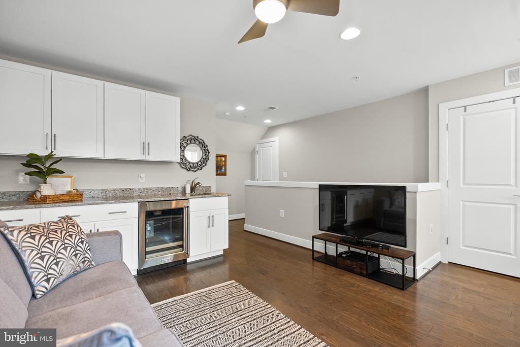 1409 VAN VALKENBURGH LANE