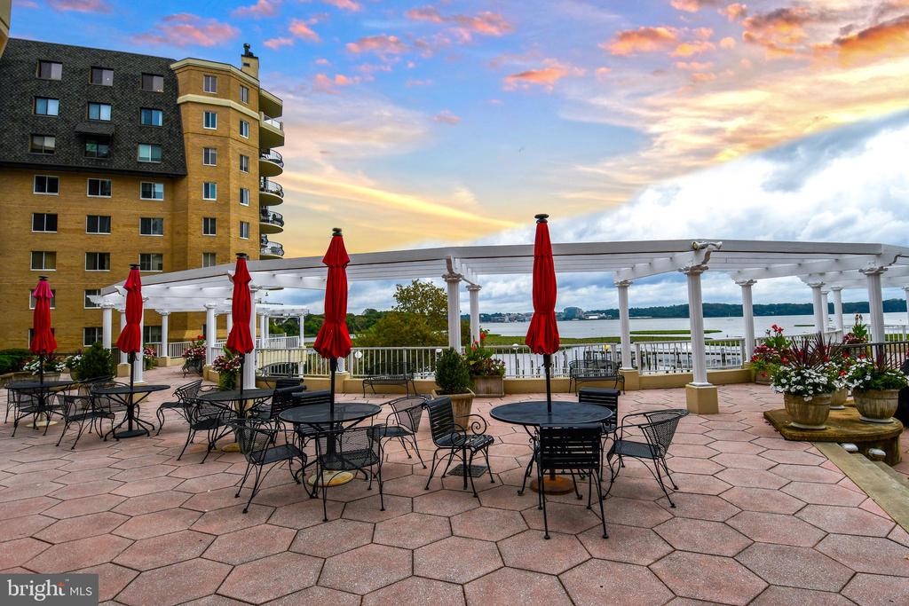 1250 S WASHINGTON STREET Unit: 816