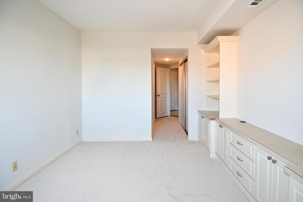 1250 S WASHINGTON STREET Unit: 816