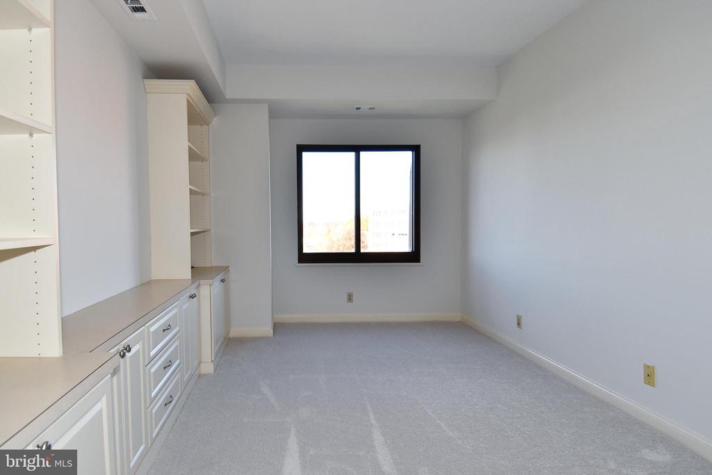 1250 S WASHINGTON STREET Unit: 816