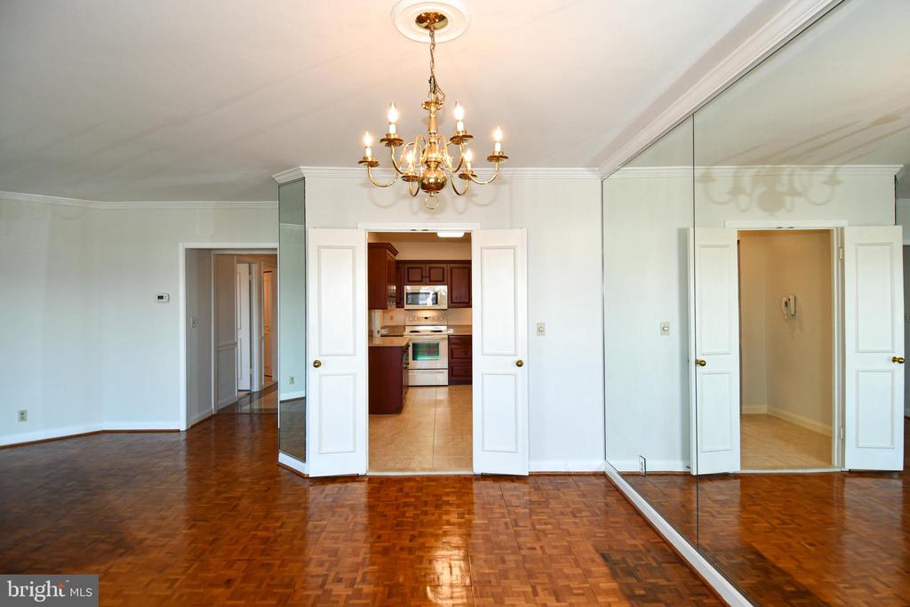 1250 S WASHINGTON STREET Unit: 816