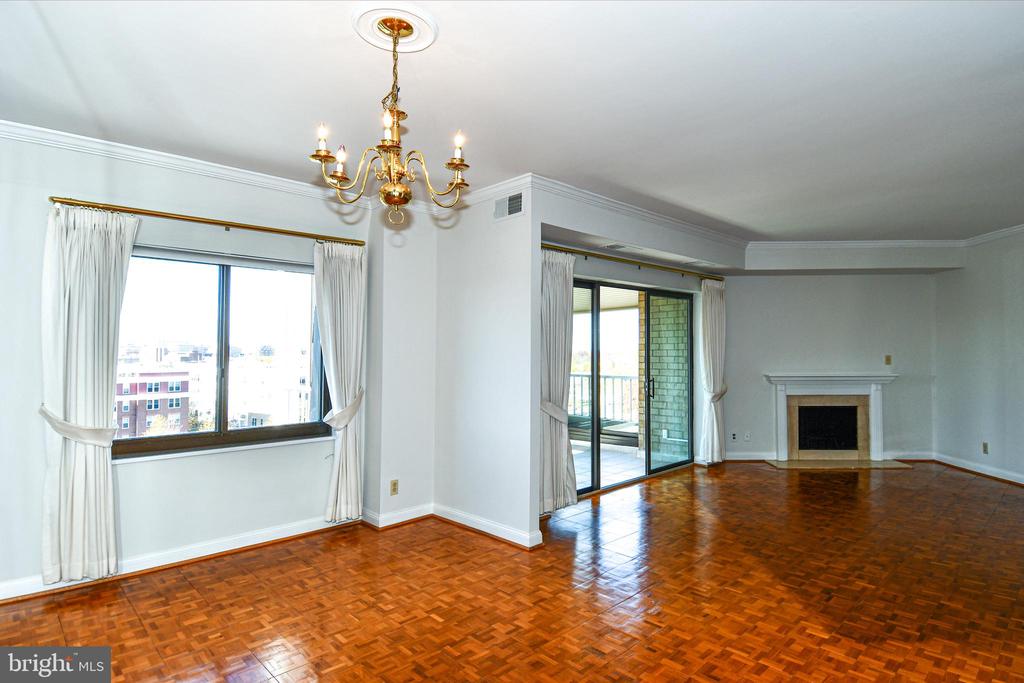 1250 S WASHINGTON STREET Unit: 816