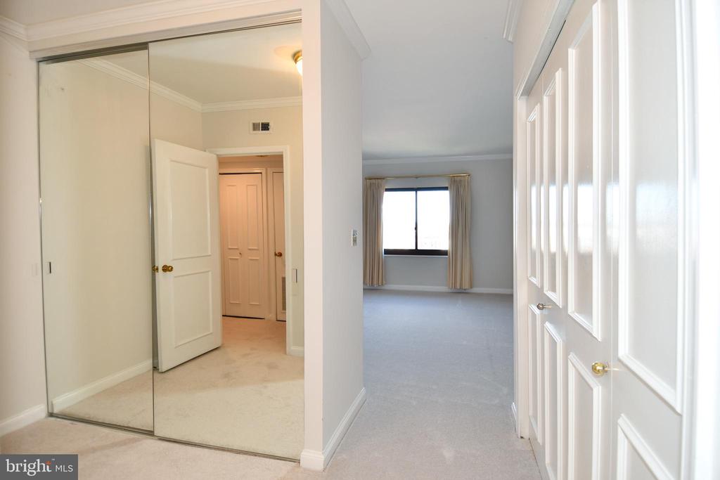 1250 S WASHINGTON STREET Unit: 816