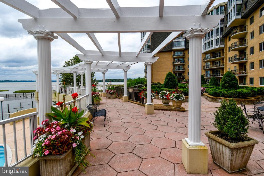 1250 S WASHINGTON STREET Unit: 816