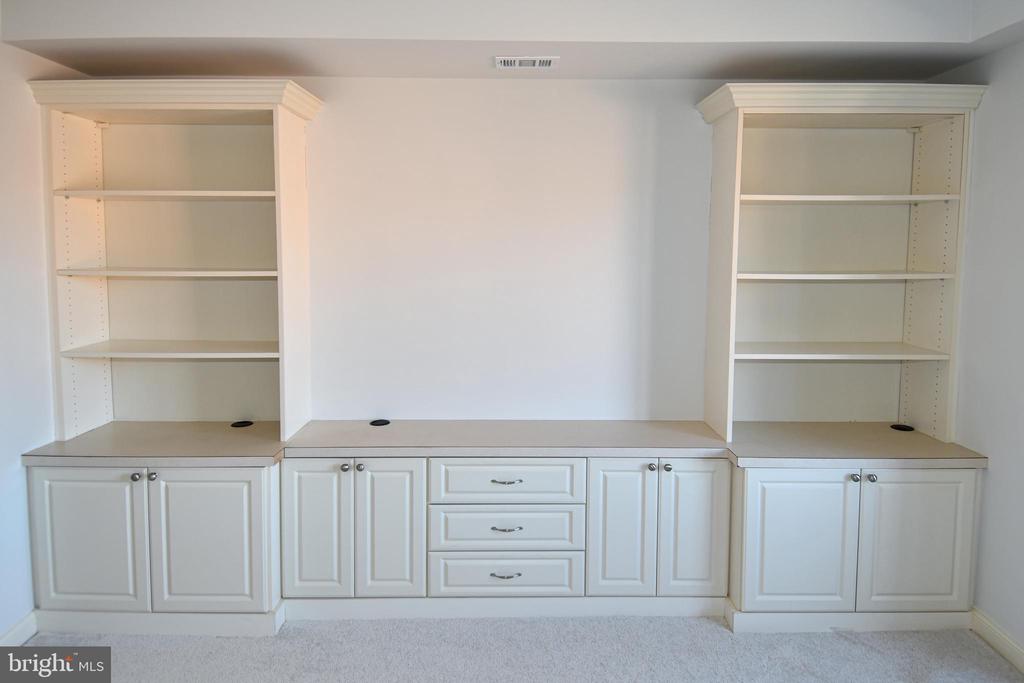 1250 S WASHINGTON STREET Unit: 816