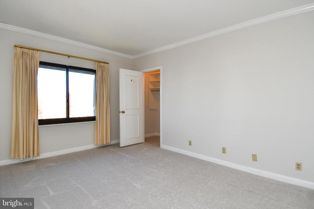 1250 S WASHINGTON STREET Unit: 816