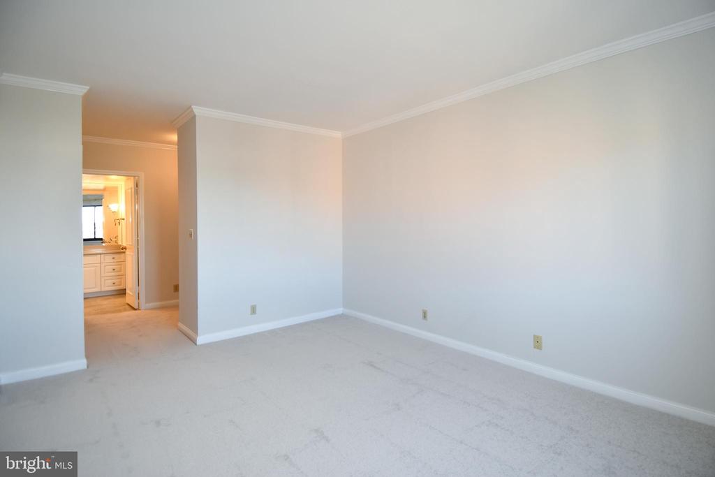 1250 S WASHINGTON STREET Unit: 816
