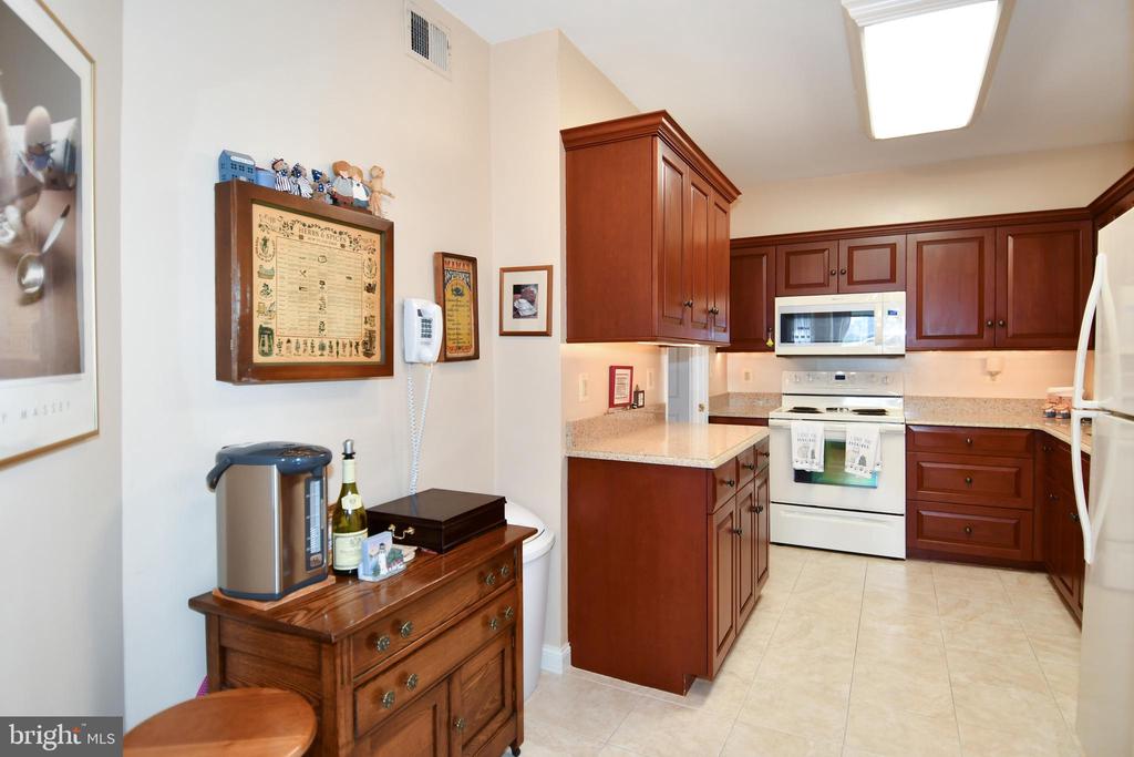 1250 S WASHINGTON STREET Unit: 816