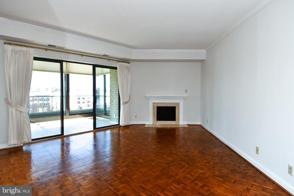 1250 S WASHINGTON STREET Unit: 816