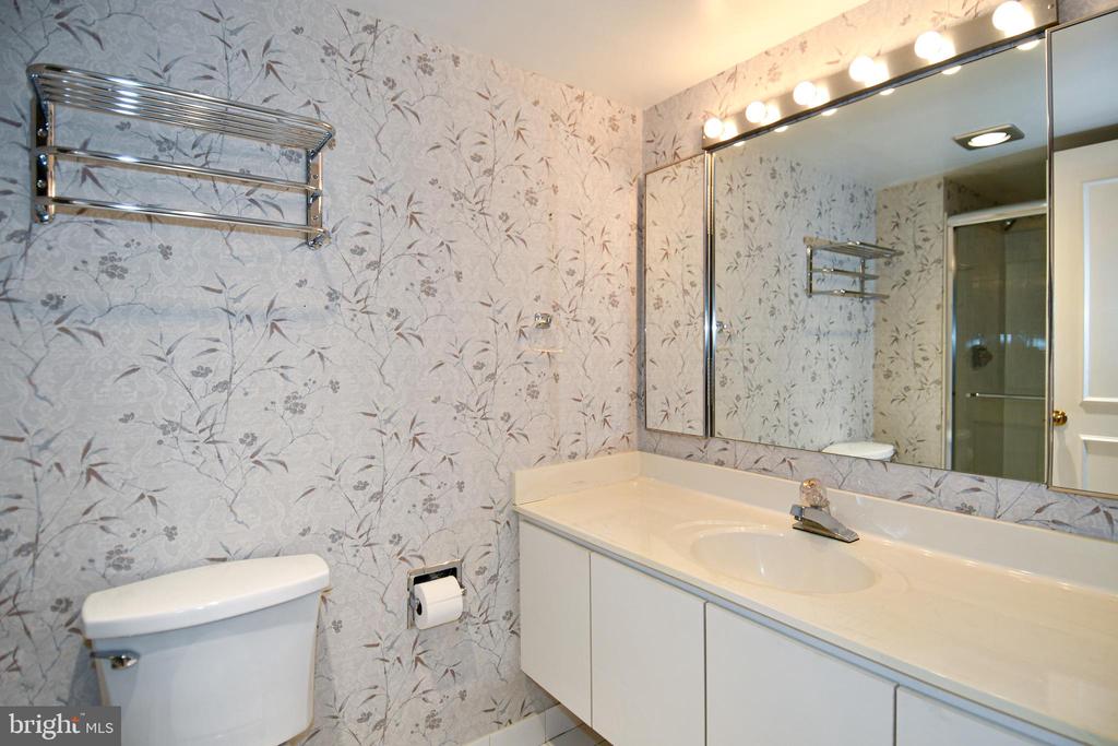 1250 S WASHINGTON STREET Unit: 816