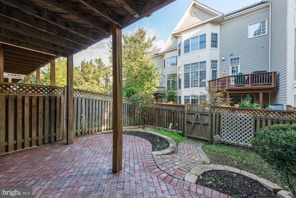 5007 BARBOUR DRIVE